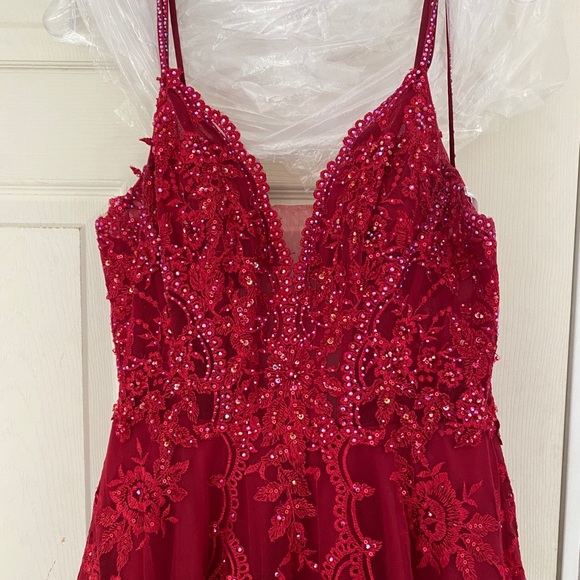 Red 2020 grad dress perfect condition!!! - Picture 8 of 14